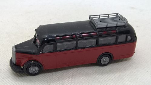 Busch Mercedes-Benz O 3500 Reisebus schwarz/rot mit Dachgepäckträger
