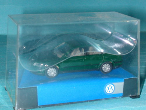 AMW VW Passat Limousine 3BG dunkelgrün Werbemodell in OVP