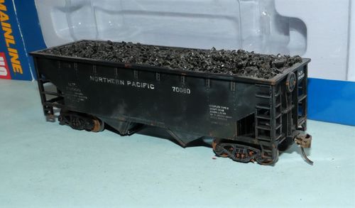 Walters 910-6953 Northern Pacific 70060 36' 2-Bay Offset Hopper weathering boxed