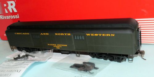 Rivarossi HR4038 CNW Chicago and North Western 60' Baggage Car 8765 boxed