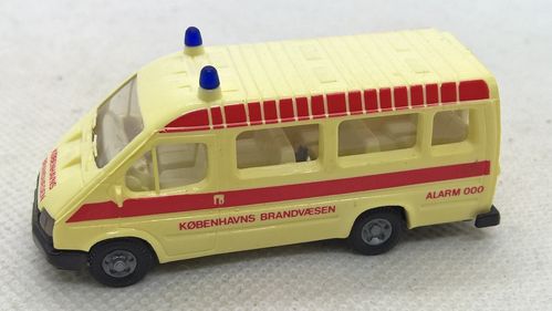 Revell Praliné Ford Transit Kombi Bus lang weiß Kobenhavns Brandvaesen Denmark Dansk Dänemark